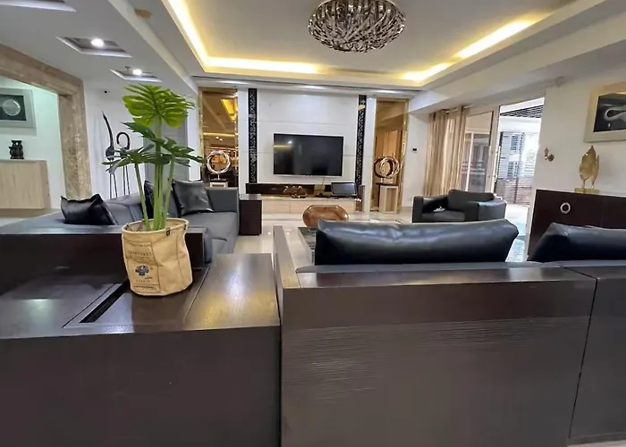 R&r Empire Unit * Manila